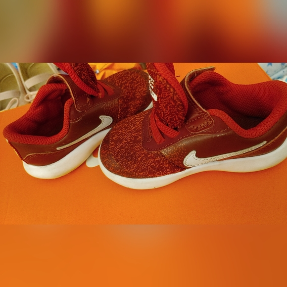 💢VGUC BOYS NIKE RUNNERS - Picture 13 of 15